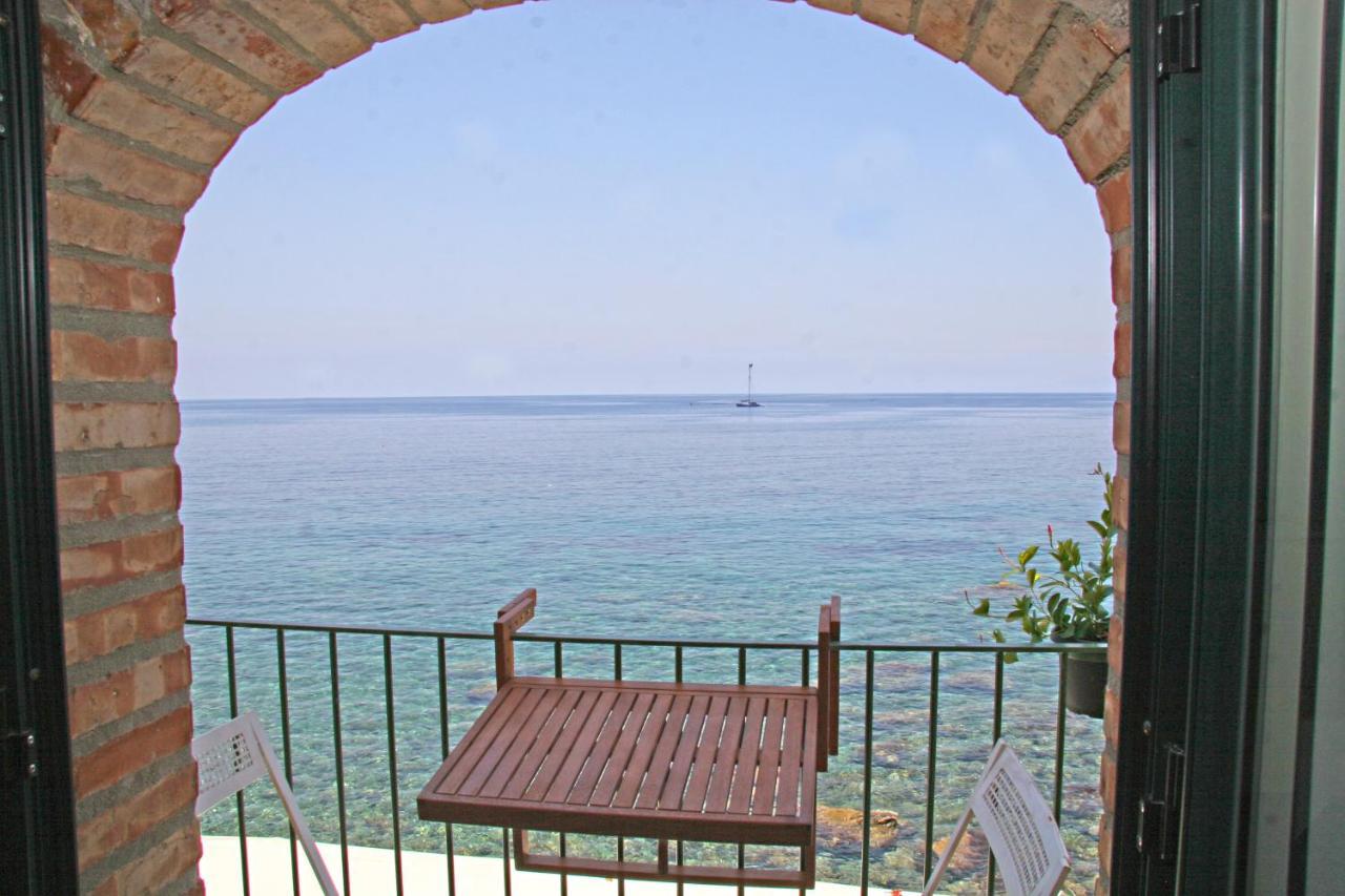 Bb Il Generale Bed and Breakfast Scilla Exteriör bild